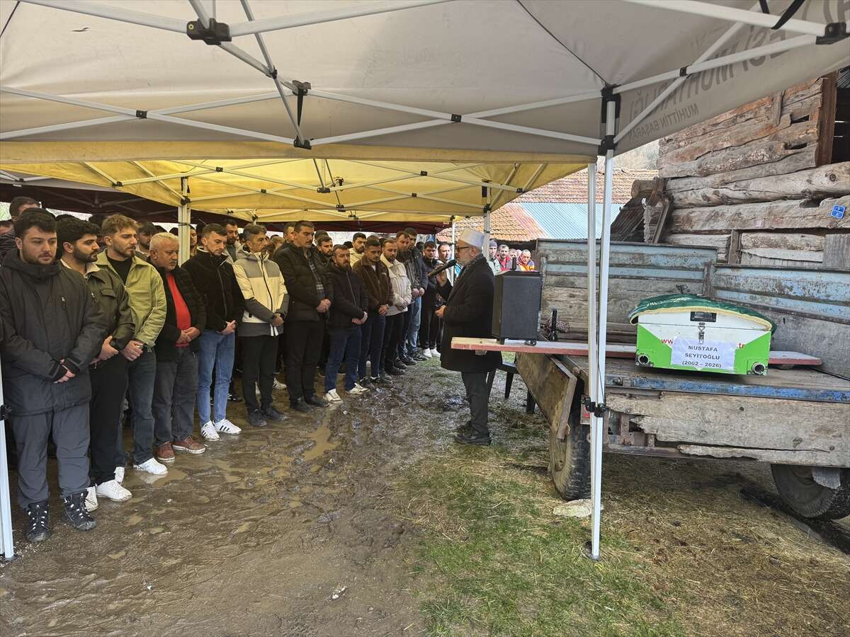 Ankara’daki ters yön faciasında ölen 5 kişi toprağa verildi 7